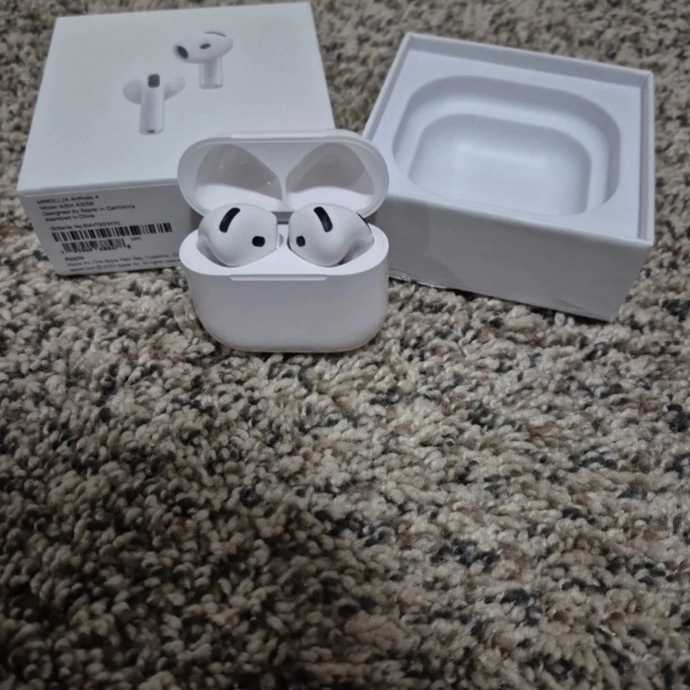 Apple AirPods new gen 4 noise cancellation